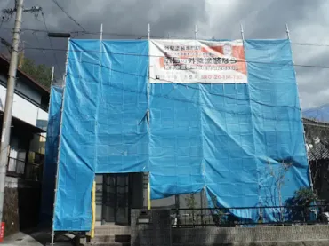 築29年、『積水ハウス工業(株)』さんの軽量鉄骨構造2階建ての洋風住宅です。 屋根はスレート瓦(旧クボタ ニューコロニアル)安芸高田市・N様サムネイル画像