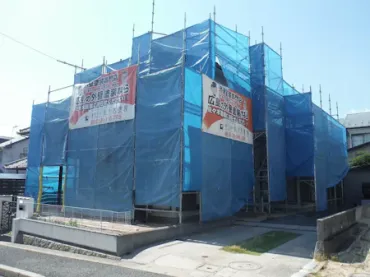 K様のお宅は築40年、木造(在来工法)2階建ての和風住宅です。 屋根は陶器瓦(石州和型J型) 瓦の割れやずれもなく並びも整っています。 広島市安佐北区三入東・K様サムネイル画像