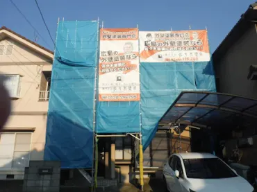 N様のお宅は築30年、木造(在来工法)2階建ての洋風住宅です。 屋根は乾式コンクリート瓦(アサヒ スカンジア) 広島市安佐北区亀山・N様邸サムネイル画像