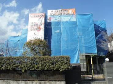 築34年、『積水ハウス(株)』さんの軽量鋼ピン接合フレーム構造2階建ての洋風住宅です。 屋根は乾式コンクリート(クボタ パラシェイク) これまで2回の塗装歴があり直近の塗装は9年前で弊社で工事をさせていただいています。 広島市安佐北区三入東・N様邸サムネイル画像