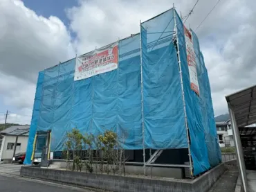 築14年、『アイフルホーム』さんの木造2階建ての洋風住宅です。 屋根はスレート瓦(KMEW コロニアルクアッド) 広島市安佐北区三入・M様サムネイル画像