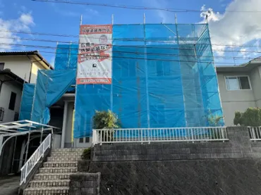 Y様のお宅は築35年、『積水ハウス工業(株)』さんの軽量鉄骨構造2階建ての洋風住宅です。 屋根はスレート瓦(旧クボタ ニューコロニアル) 広島市安佐北区三入東・Y様サムネイル画像