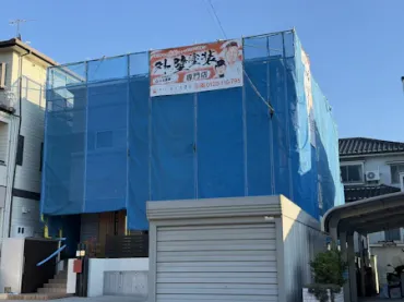 築11年、 『アイデザインホーム(株)』さんの木造在来工法2階建ての洋風住宅です。 今回が初めての外装メンテナンスになります。 屋根はガルバリウム鋼板(瓦棒葺き)広島市安佐北区三入東・T様サムネイル画像