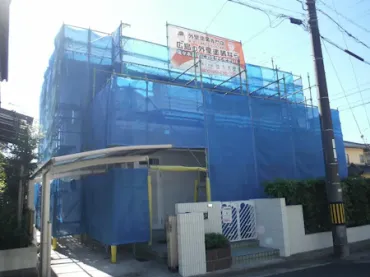 T様のお宅は築37年、木造2階建ての洋風住宅です。 屋根は陶器瓦(釉薬瓦) 一度棟の積み替えをされたそうです広島市安佐北区三入東・T様サムネイル画像